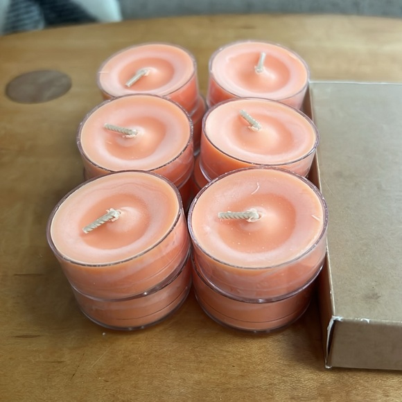 12 PartyLite tea light candles, peach honey citronella scented - Picture 2 of 3